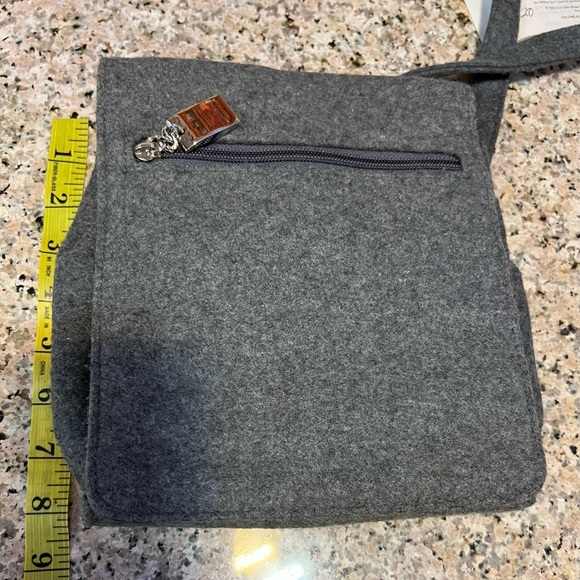 BUNDLE OF POCKETBOOKS 4 - Picture 4 of 12